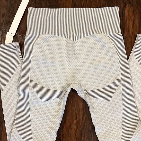 New Mix Active Set, Sports Bra & Seamless Leggings - NWT - Size L - Picture 9 of 11